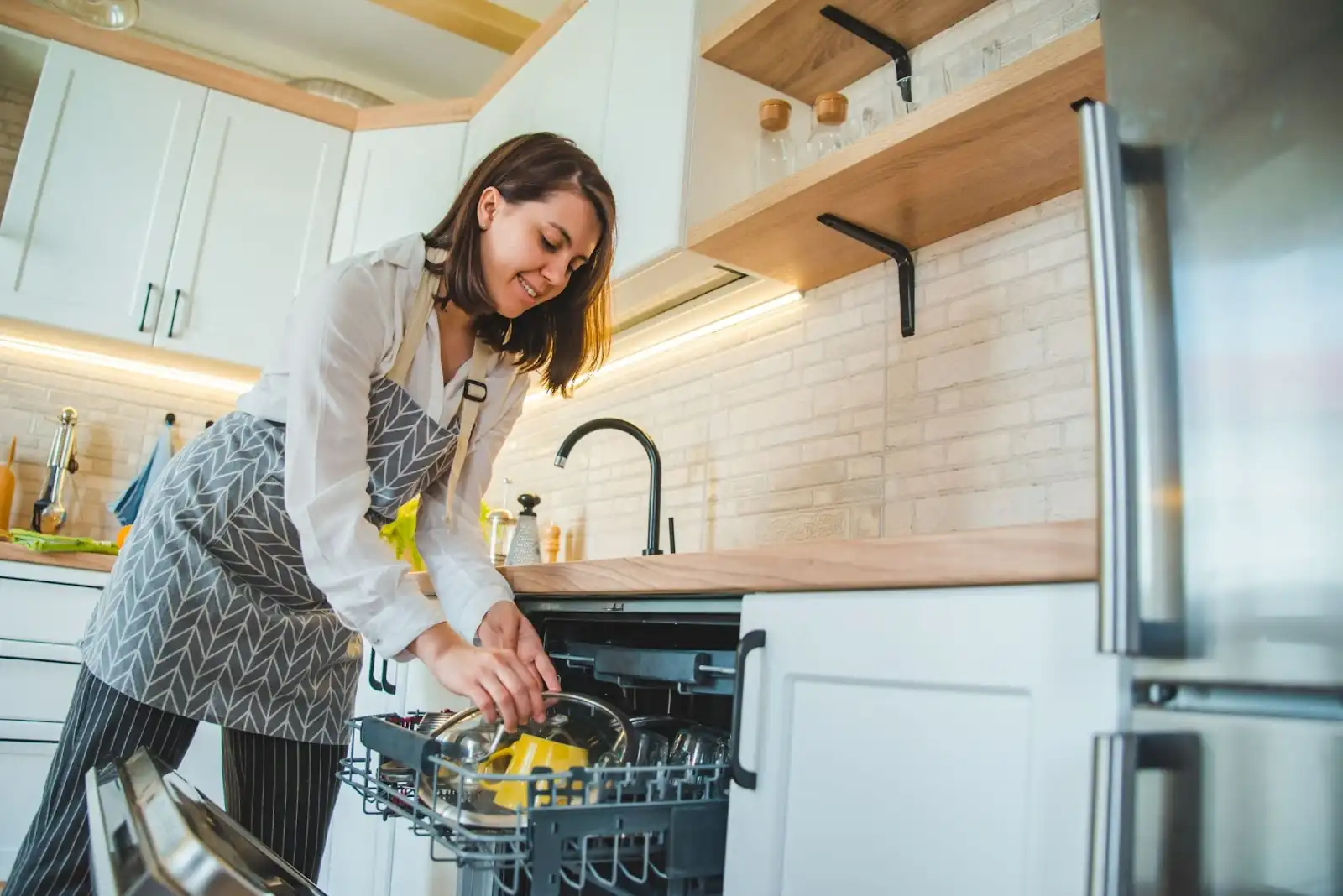 women with dishwasher