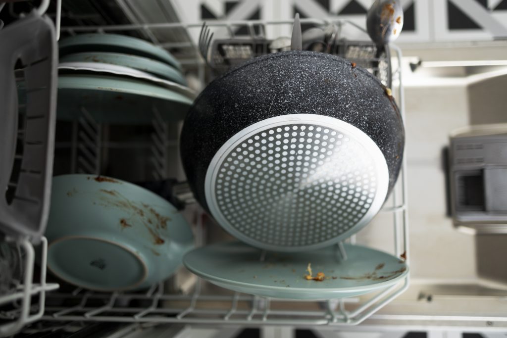 dirty-dishes-washing-machine-top-view